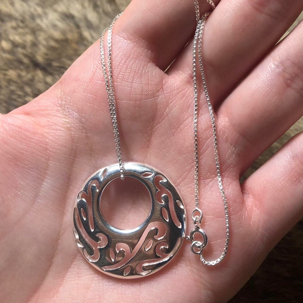 Sterling silver ornate scroll swirly pendant on sterling box chain
